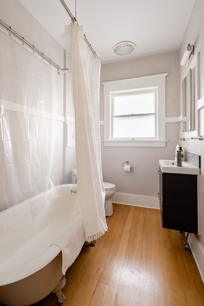Building Photo - 911 SE 26th Ave
