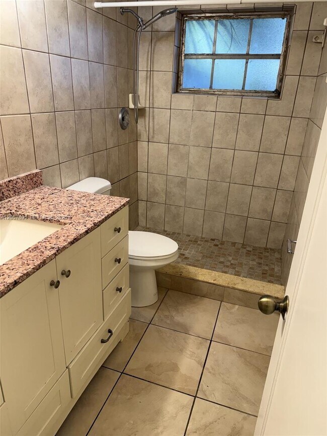 Building Photo - 4855 University Dr
