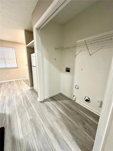 Building Photo - 6372 Wedgeview Dr