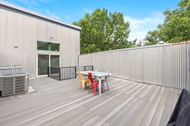 Building Photo - 5221 Blossom St