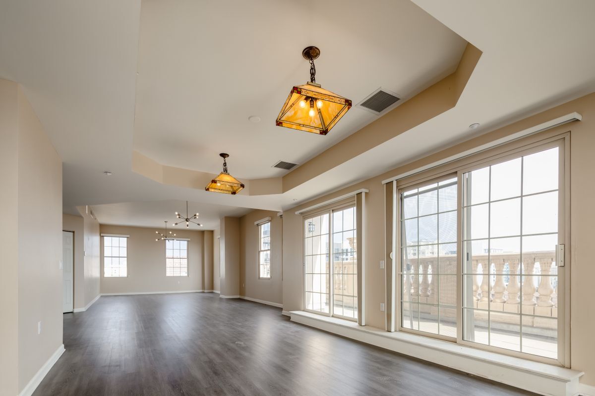 Building Photo - 475 W 12th Ave