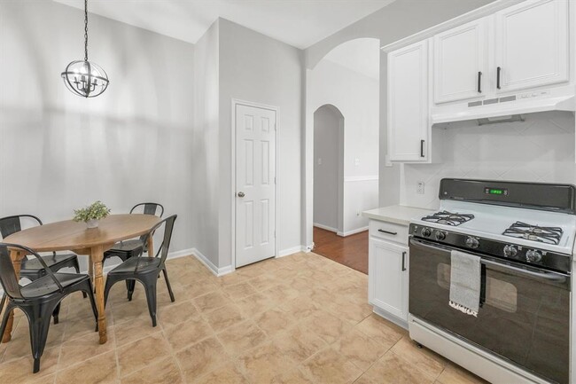 Building Photo - 2454 Colonial Springs Ln