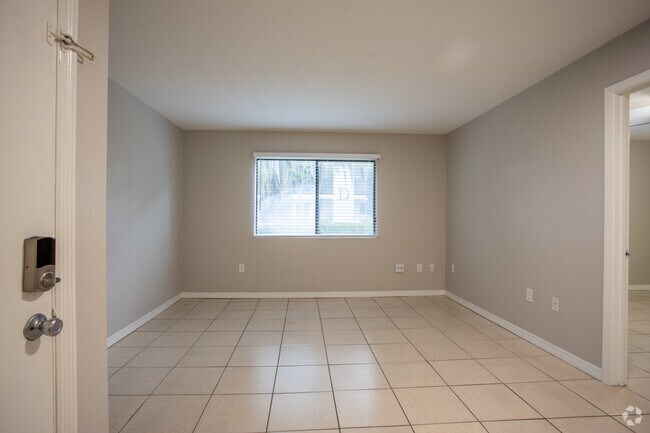 1BR, 1BA - 660SF Dogwood - Living - Silver Creek Apartments | 1-3 Bedroom Apartments in Gainesville, FL