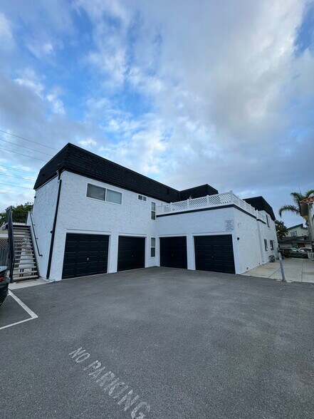 Building Photo - 208 Oswego Ave