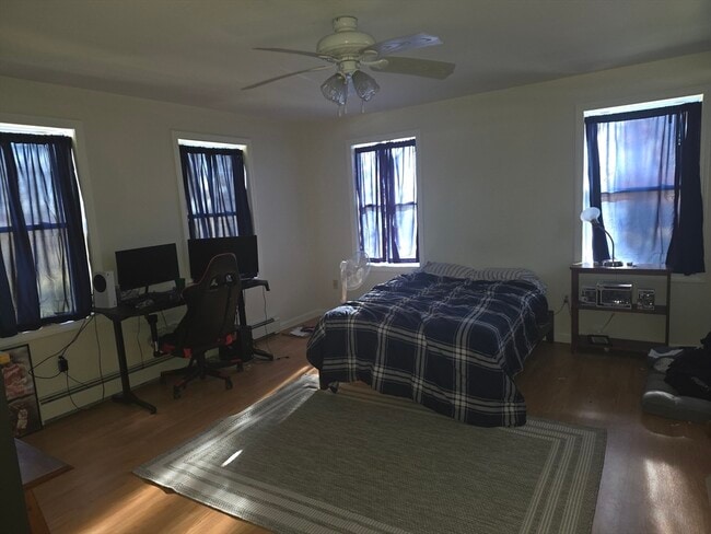 Building Photo - 557 Drift Rd