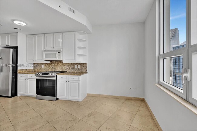 Building Photo - 848 Brickell Key Dr