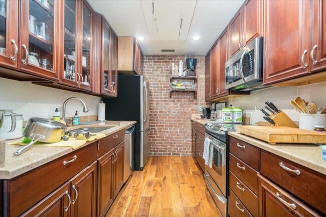 Building Photo - 829-831 Hudson St