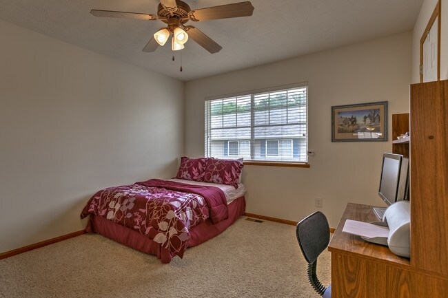 Building Photo - 1745 N 175th Ct