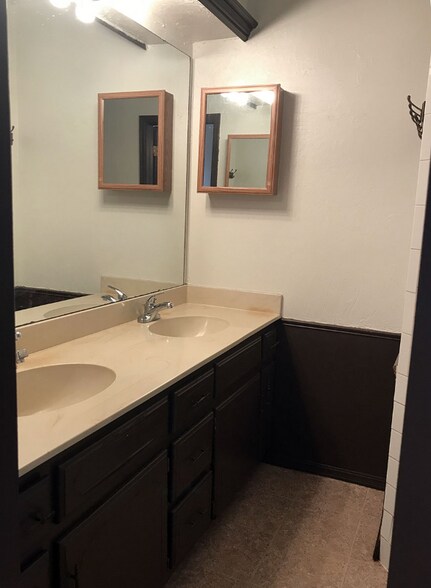 Building Photo - 304 Willow Branch Rd