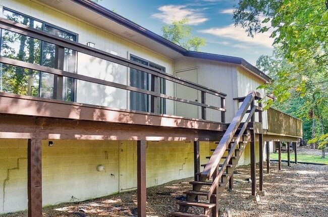 Building Photo - West Gate Area | LaCoruna Courts| Townhome | Unfurnished