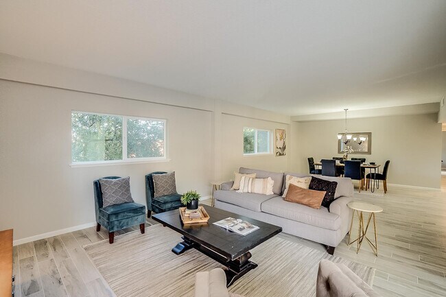 Building Photo - 351 E Thomas Rd