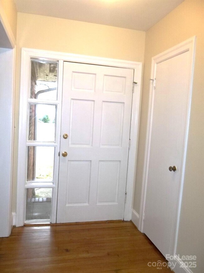 Building Photo - 5511 Wedgewood Dr