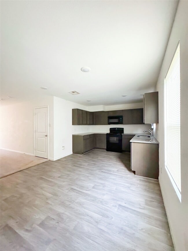 Building Photo - 245 Water Oak