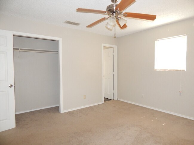 Building Photo - Winona ISD: 3 Bedroom, 2 Bath Home in a Co...