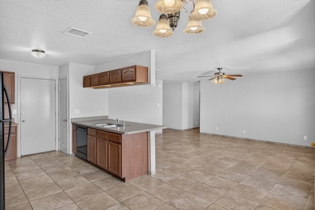 Building Photo - 608 Cactus Creek Pl