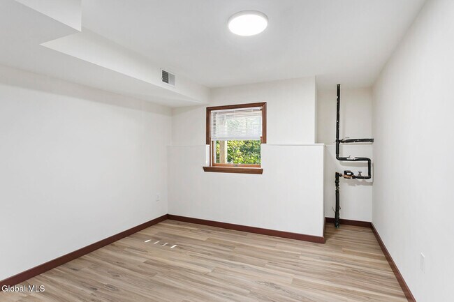 Building Photo - 62 Devitt Rd