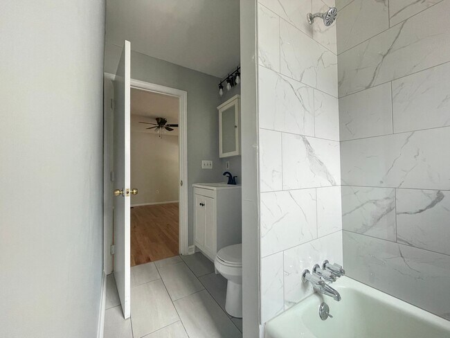 Building Photo - 154 Sylvester St