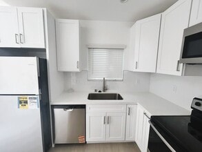 Building Photo - Eldora, 10313-10321 1/2