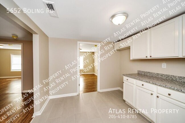 Building Photo - 5652 Boling Rd
