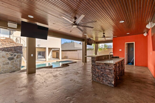 Building Photo - 2106 Mallorca Dr