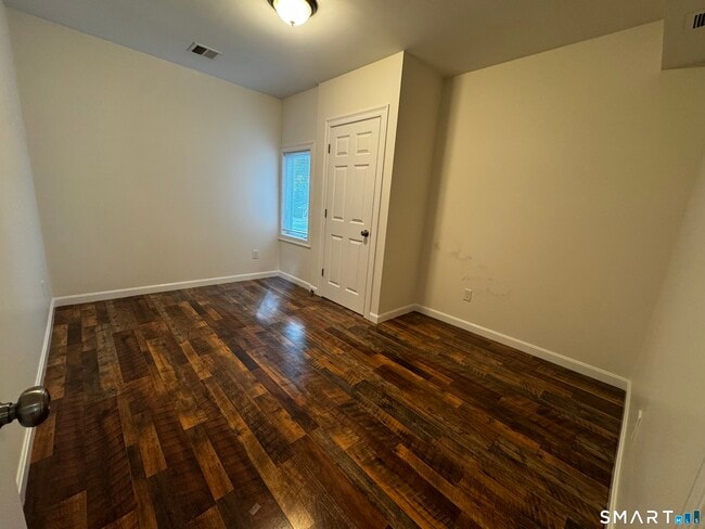 Building Photo - 25 Lester Ave