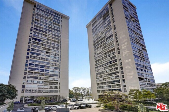 Primary Photo - 2220 Ave of the Stars