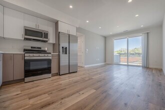 Building Photo - 10247 Variel