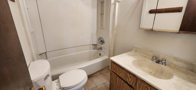 Building Photo - 114 King Ave