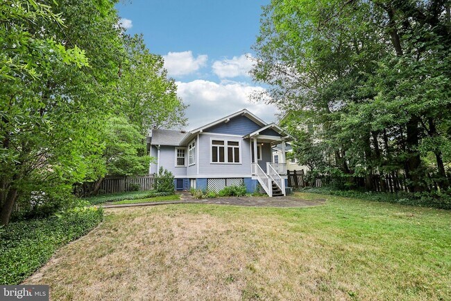 Building Photo - 526 N Ivy St