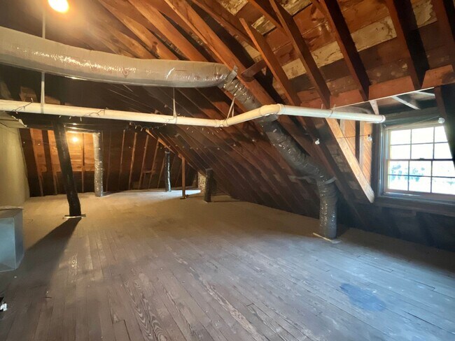 Building Photo - 514-520 S Hanley Rd
