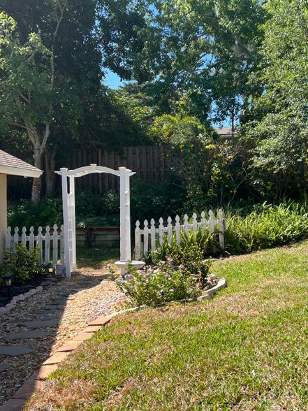Primary Photo - 523 Hidden Hollow Dr