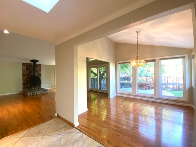 Building Photo - Pleasanton Heights 3BD, 2BA, Single Story, Great Location near downtown, Top Schools