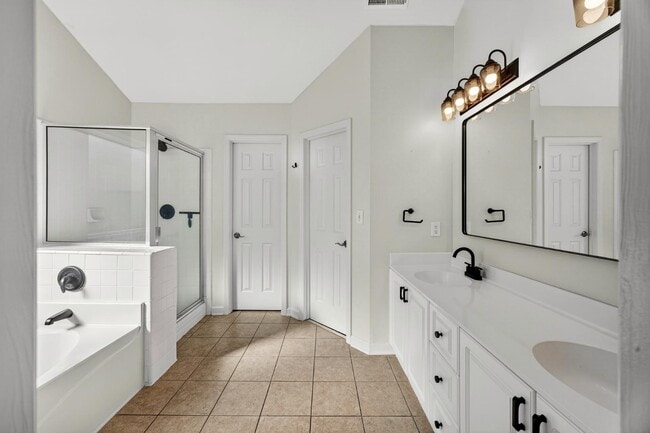 Building Photo - 1353 Black River Dr