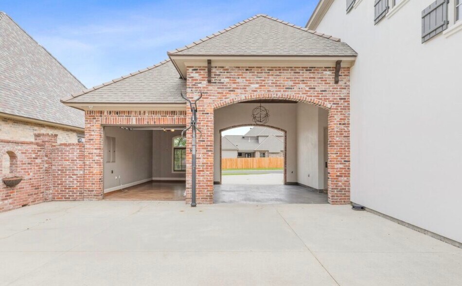 Building Photo - 401 Torrenova Cir