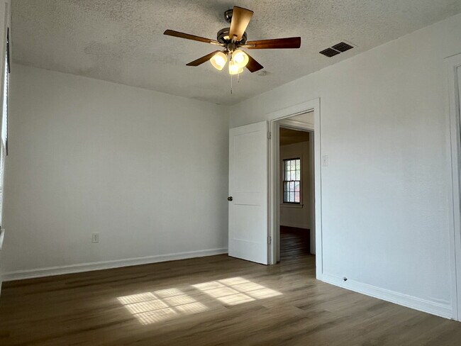 Building Photo - A Great Place to Call Home!