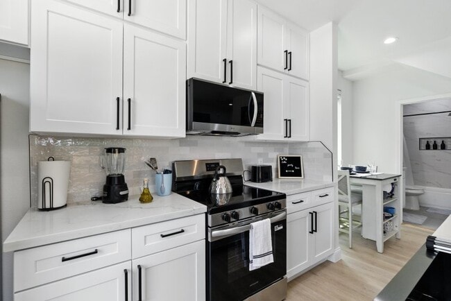 Building Photo - 3902 McKinley St