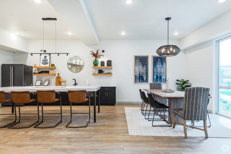 Luxury Clubhouse - Canyon Vista Apartments