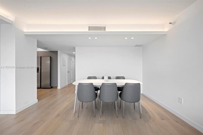 Building Photo - 2775 NE 187th St