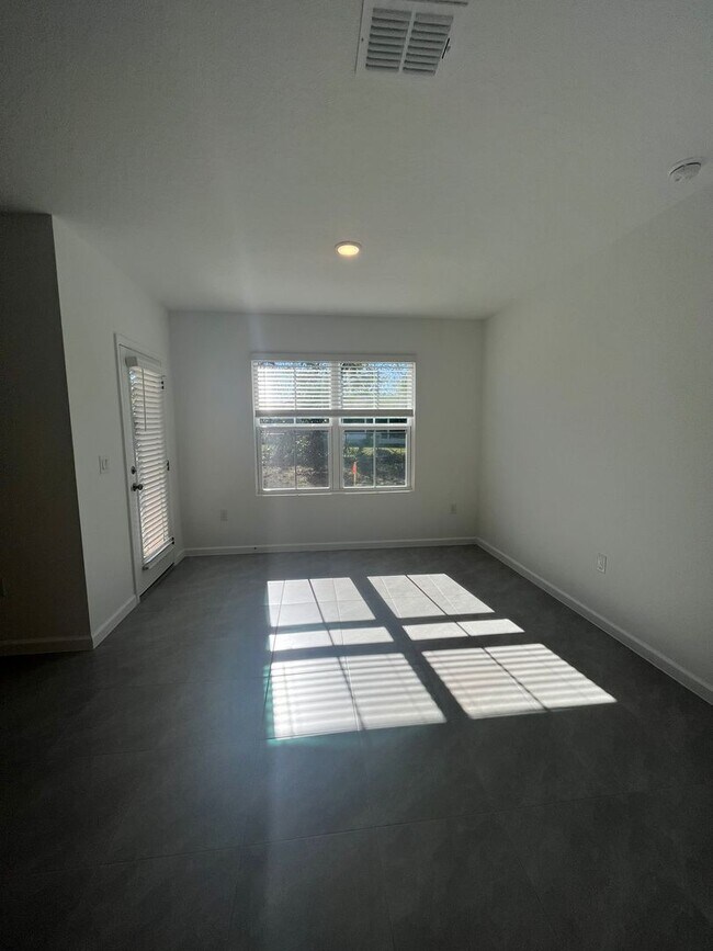 Building Photo - 5 Wagner Pl