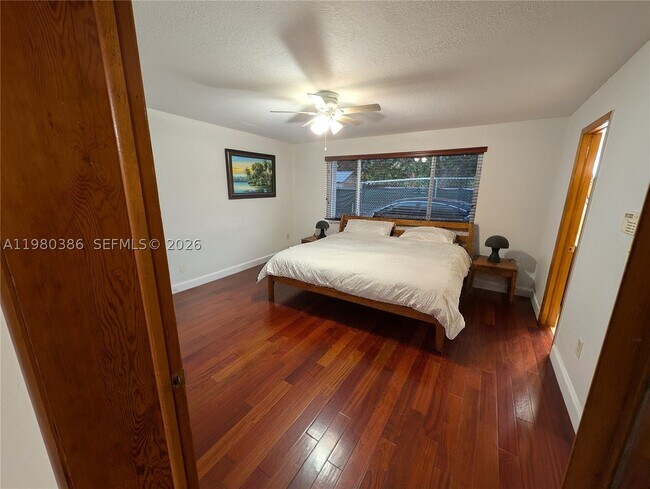 Building Photo - 1037 SW 76th Ave