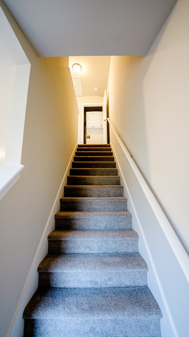 Building Photo - BRAND NEW 2 bedroom, 1.5 bathroom duplex i...