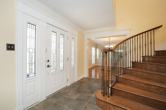 Building Photo - 722 Crossroads Dr