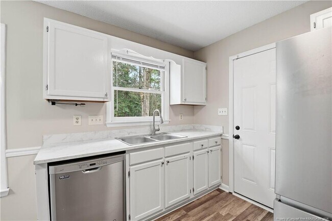 Building Photo - 6813 Foxton Ct