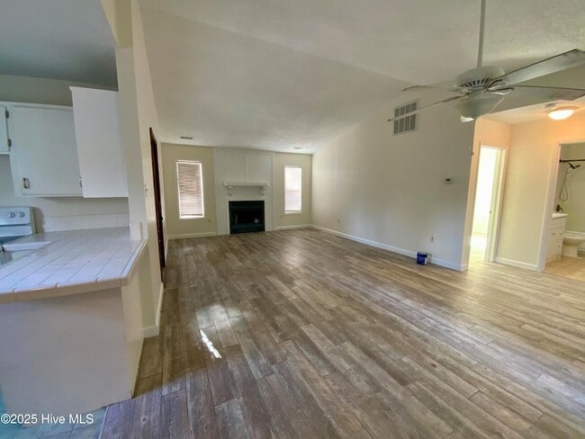 Building Photo - 314 Stuart Ave