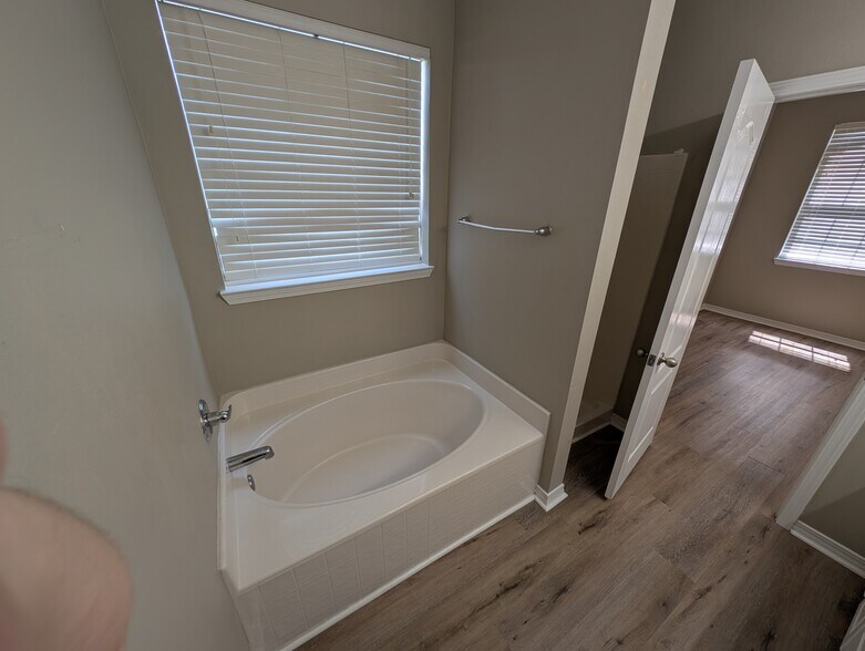 Master bath - 316 Peoria Blvd