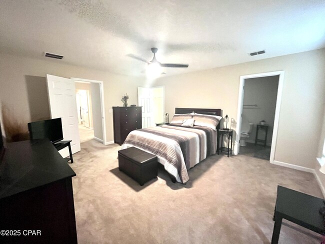 Building Photo - 231 Sand Oak Blvd