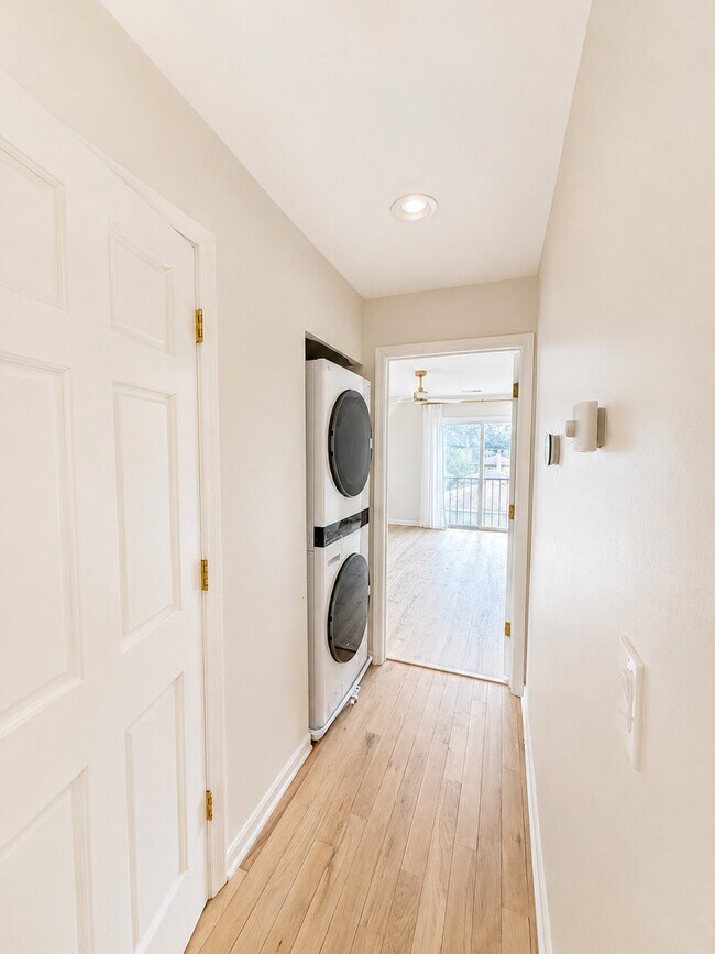 Building Photo - 3914 N Mozart St
