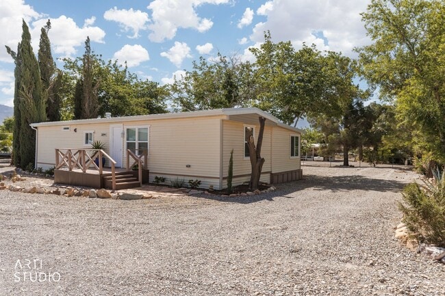 Building Photo - Charming fully furnished 2-bedroom + office home in Beaver Dam, AZ!