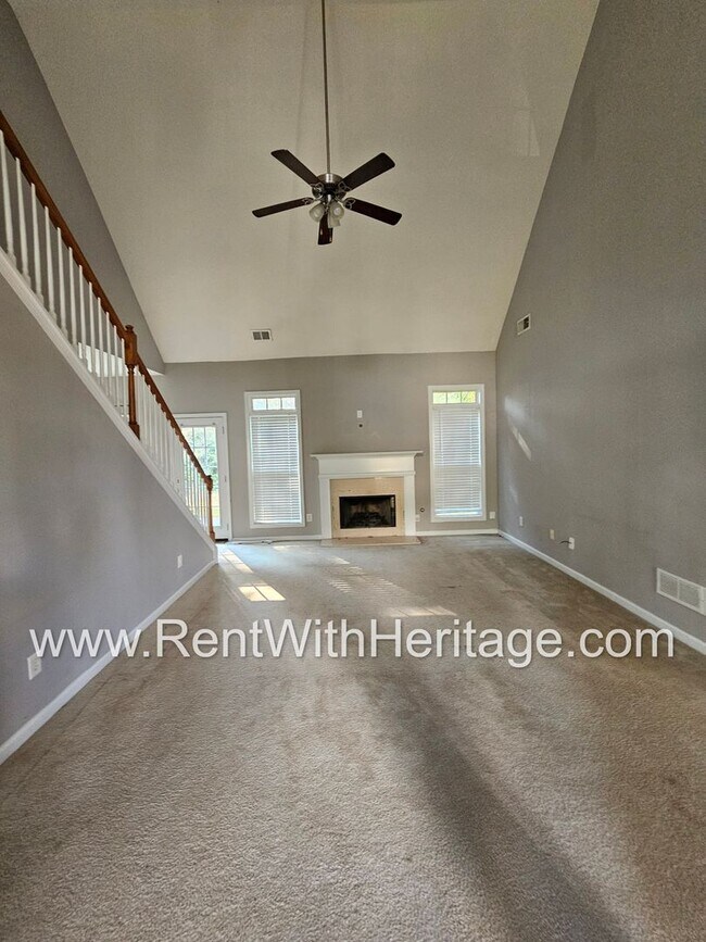 Building Photo - Gorgeous 4bd/ 2.5 Bath / Attention to Detail / Popular Menlow Station / Swim/ Tennis/ Direct Acce...