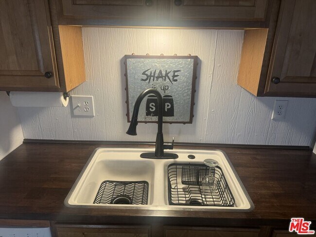 Building Photo - 672 Holmes Ln